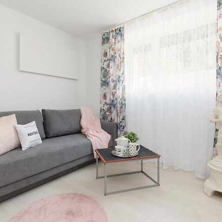 Affordable Underground Studio Near Pge Narodowy By Noclegi Renters 华沙 外观 照片